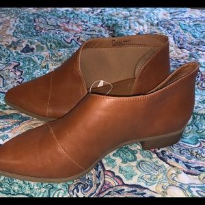 Universal Thread Carmel colored side ankle boot